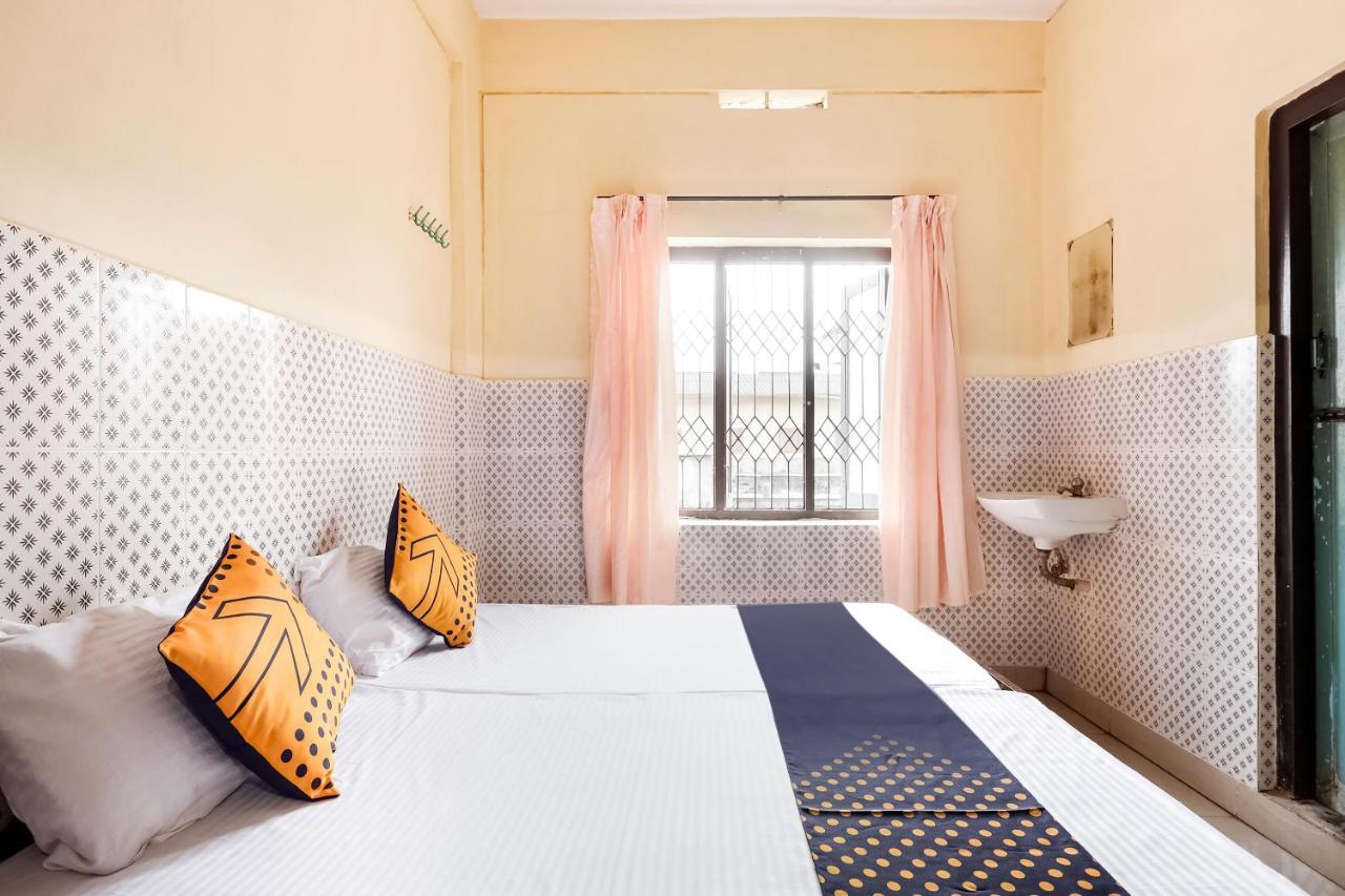 Spot On 60665 Royal Tourist Home Valancheri Luaran gambar