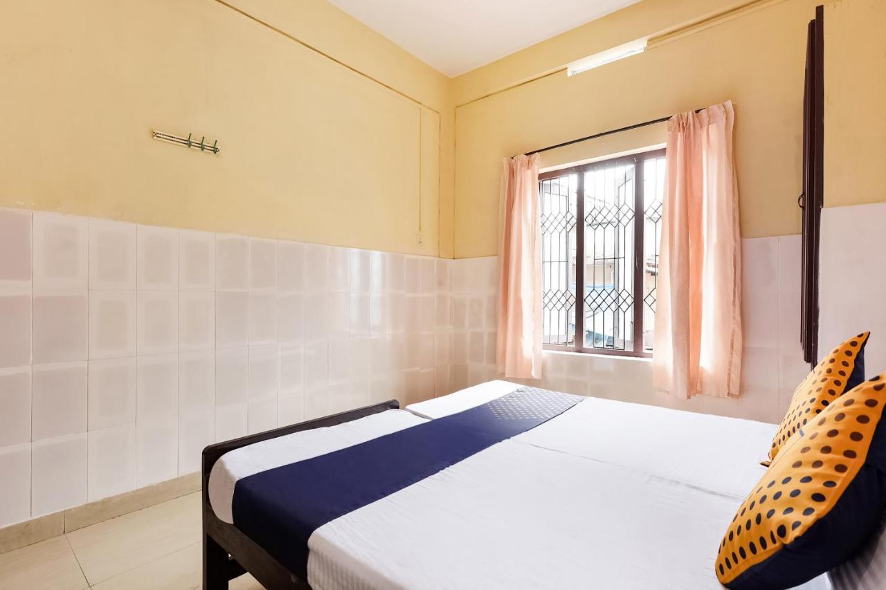 Spot On 60665 Royal Tourist Home Valancheri Luaran gambar