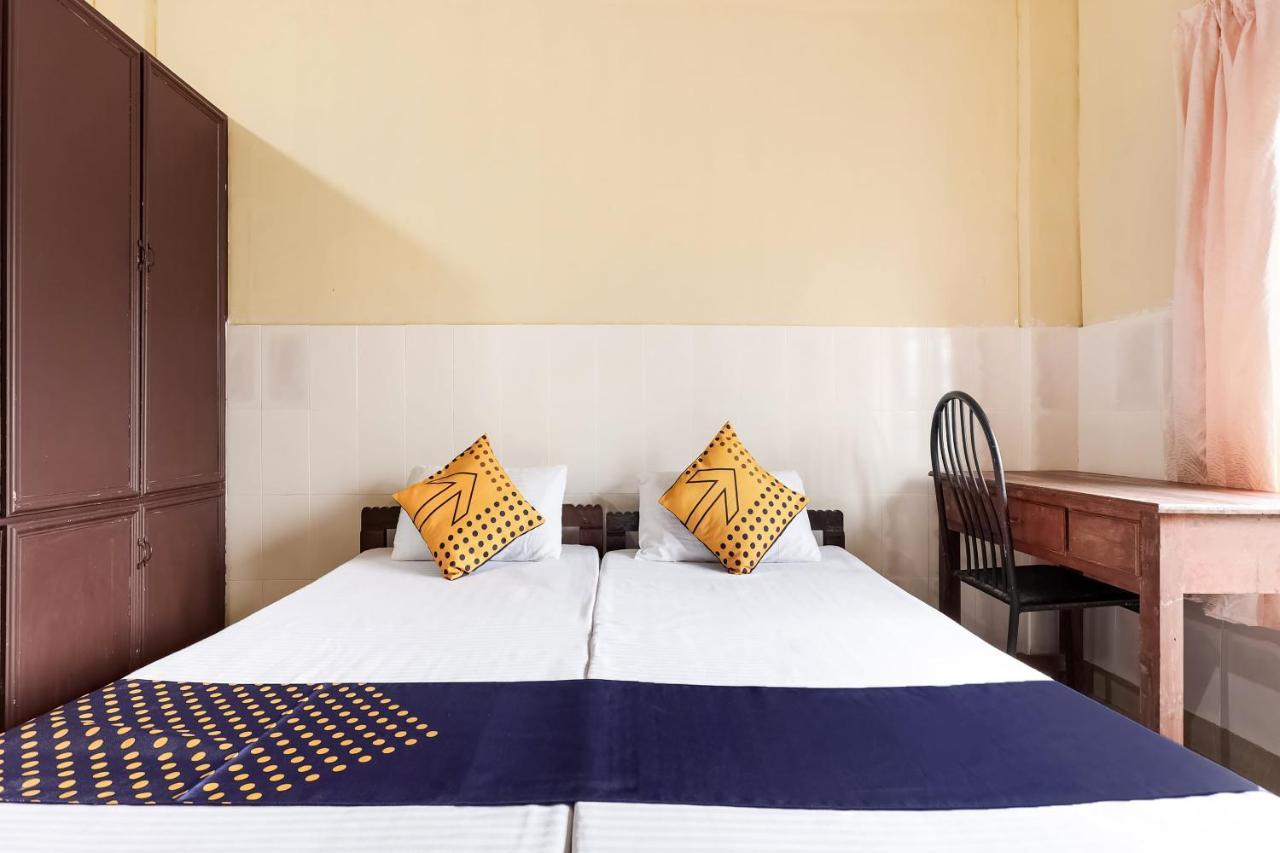 Spot On 60665 Royal Tourist Home Valancheri Luaran gambar