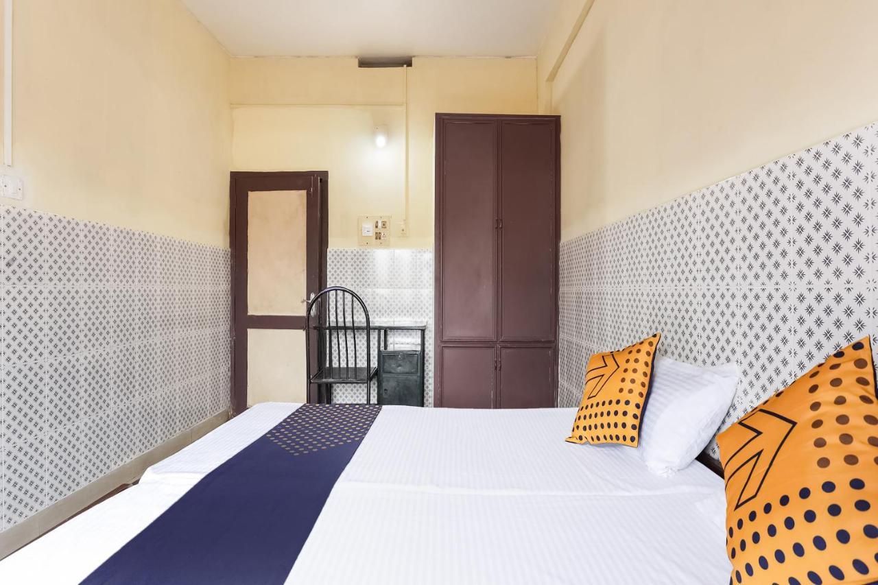 Spot On 60665 Royal Tourist Home Valancheri Luaran gambar