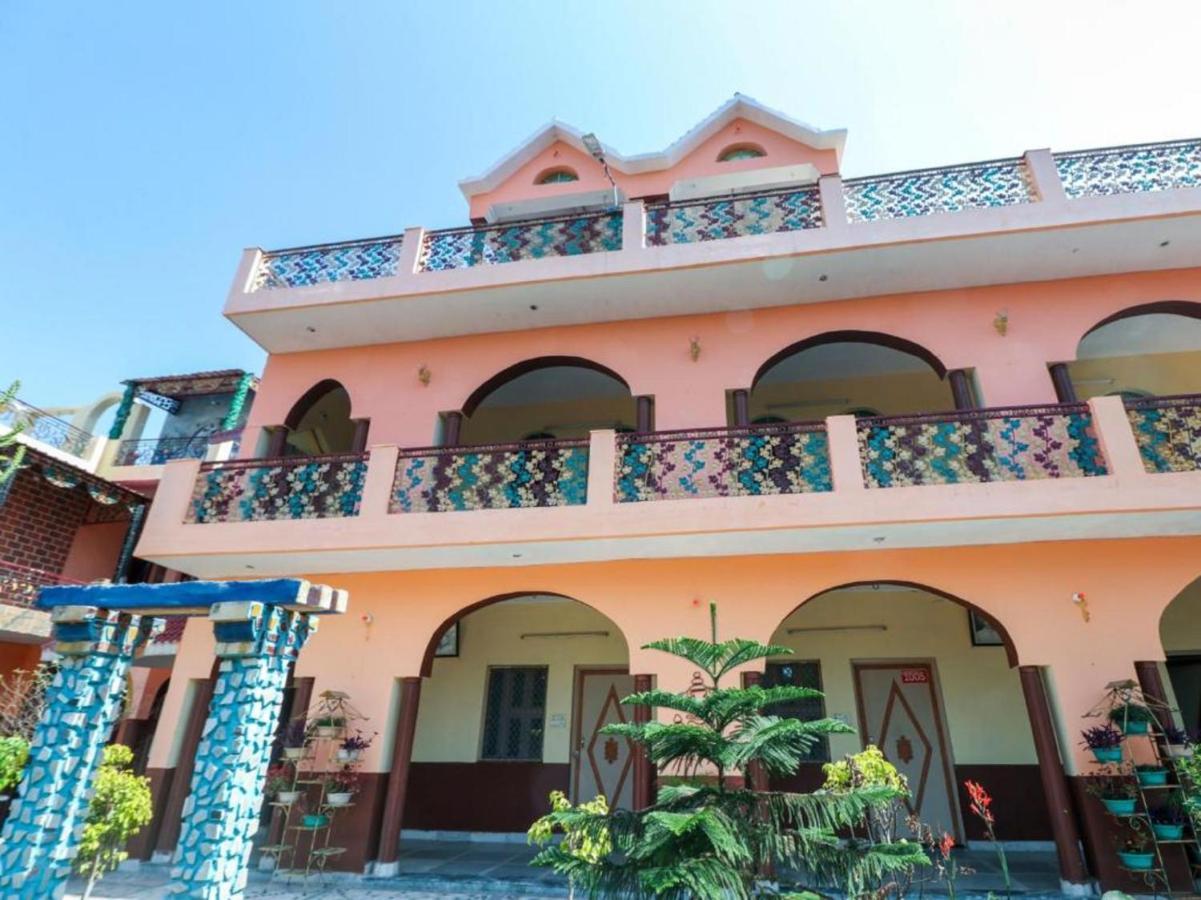 Spot On 60665 Royal Tourist Home Valancheri Luaran gambar