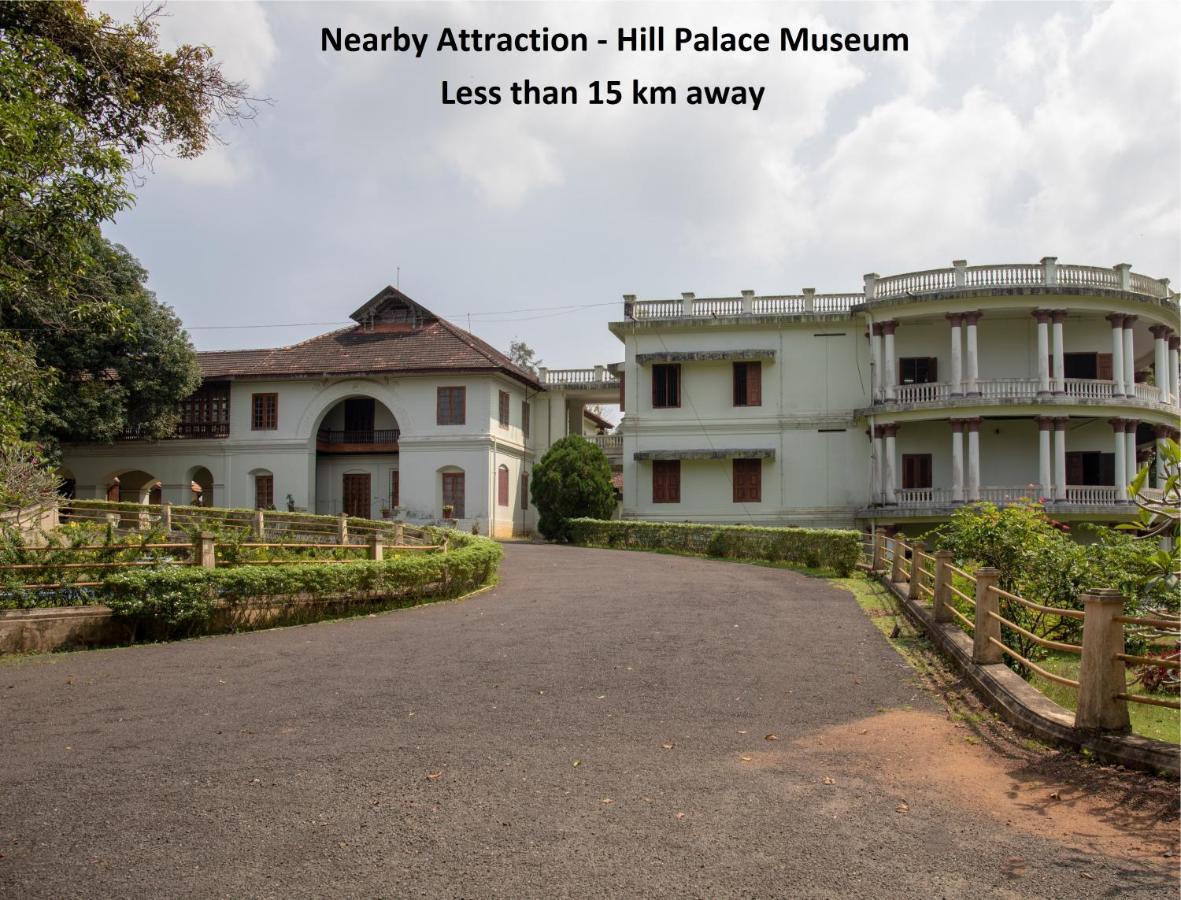 Spot On 60665 Royal Tourist Home Valancheri Luaran gambar